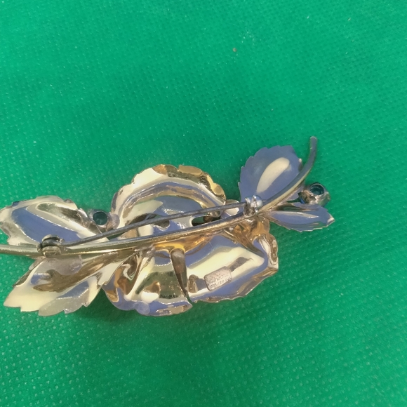 Dorsons rose brooch with Blue rhinestones - Picture 3 of 4